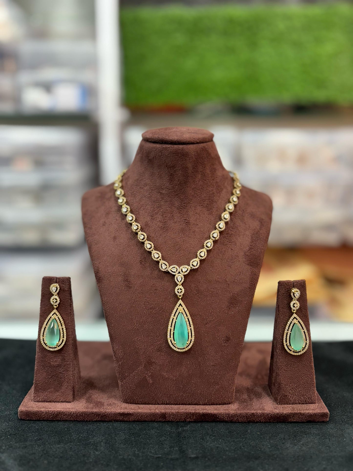 ALIA SINGLE DROP VICTORIAN NECKLACE