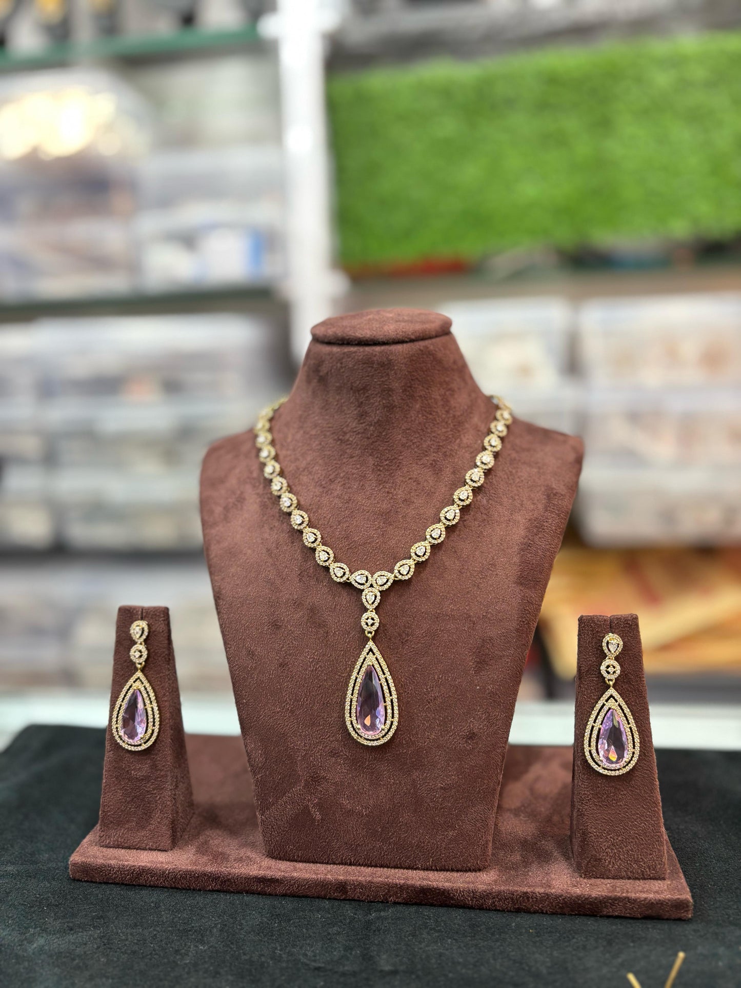 ALIA SINGLE DROP VICTORIAN NECKLACE