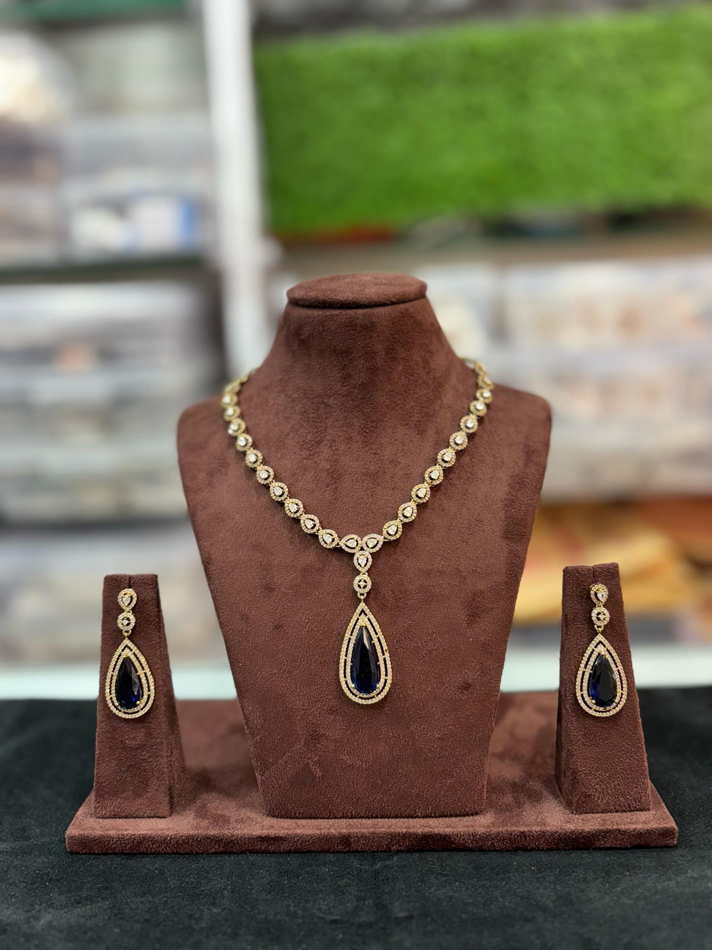 ALIA SINGLE DROP VICTORIAN NECKLACE