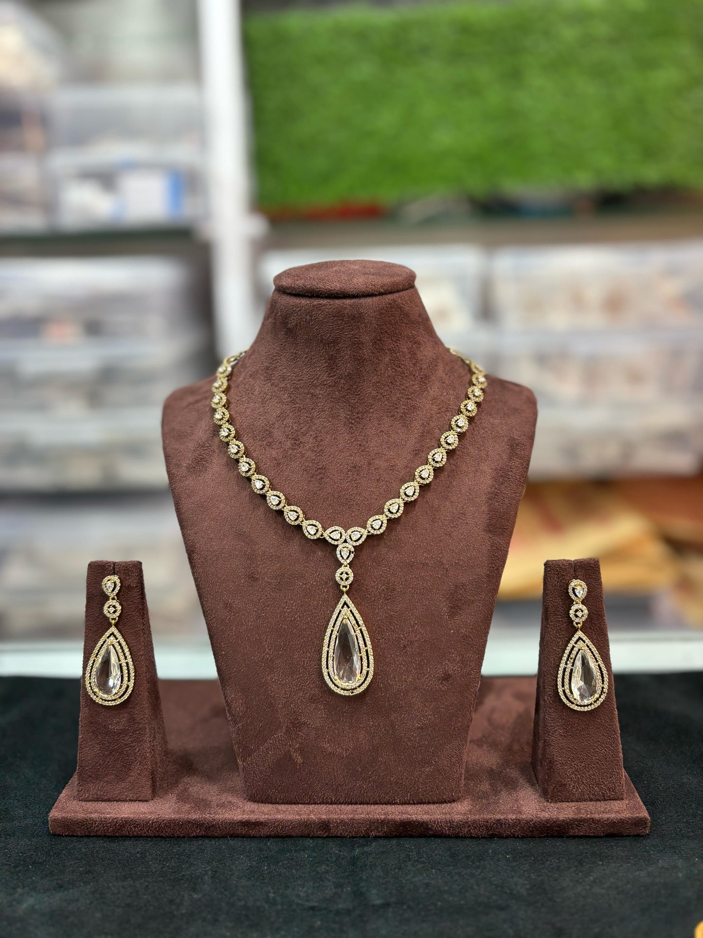 ALIA SINGLE DROP VICTORIAN NECKLACE