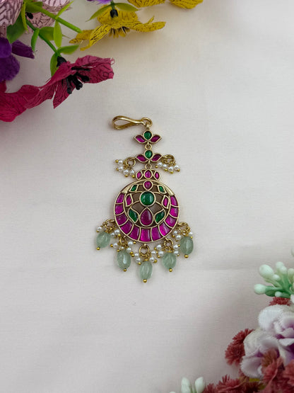Kavya Pachi Kundan Mang Tika