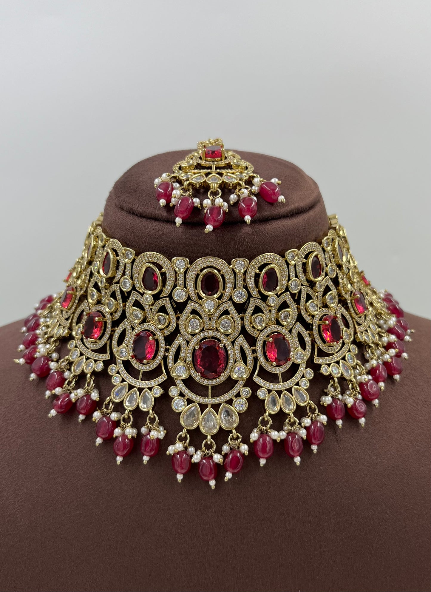 Suniti Premium Victorian Choker Necklace