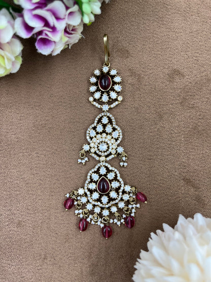 Rangnoor Kundan Maang Tikka