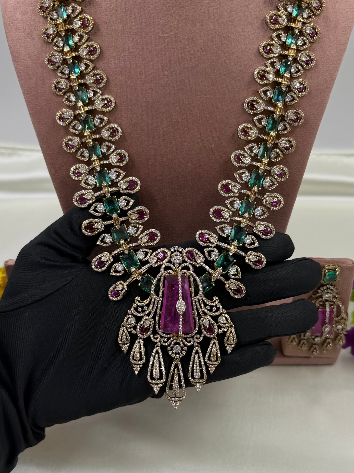 Ahilya Victorian Long Necklace Set