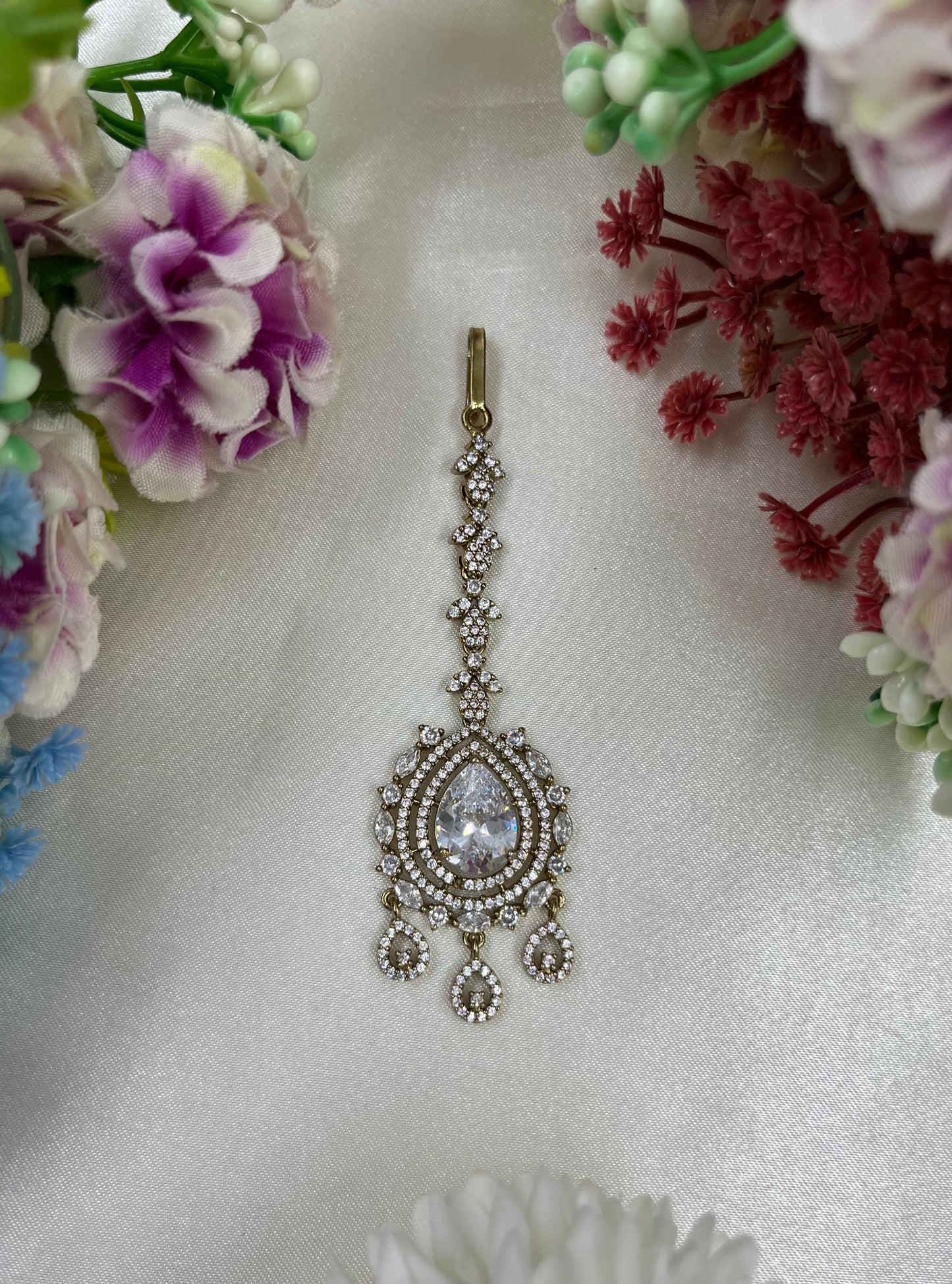 Madhuri Victorian Mang Tika