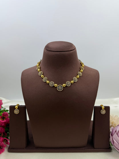 Vanya Victorian Delicate Necklace Set