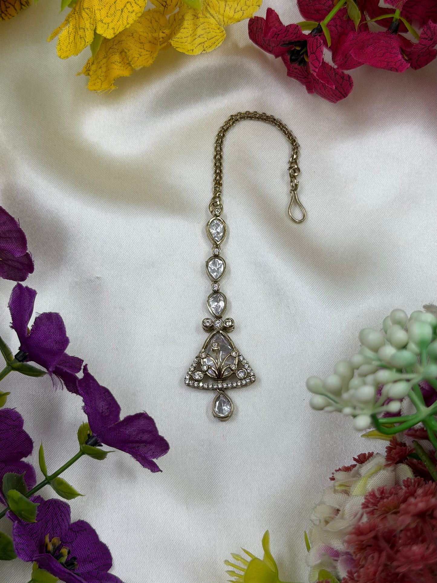 Manju Victorian Moissanite Mang Tika