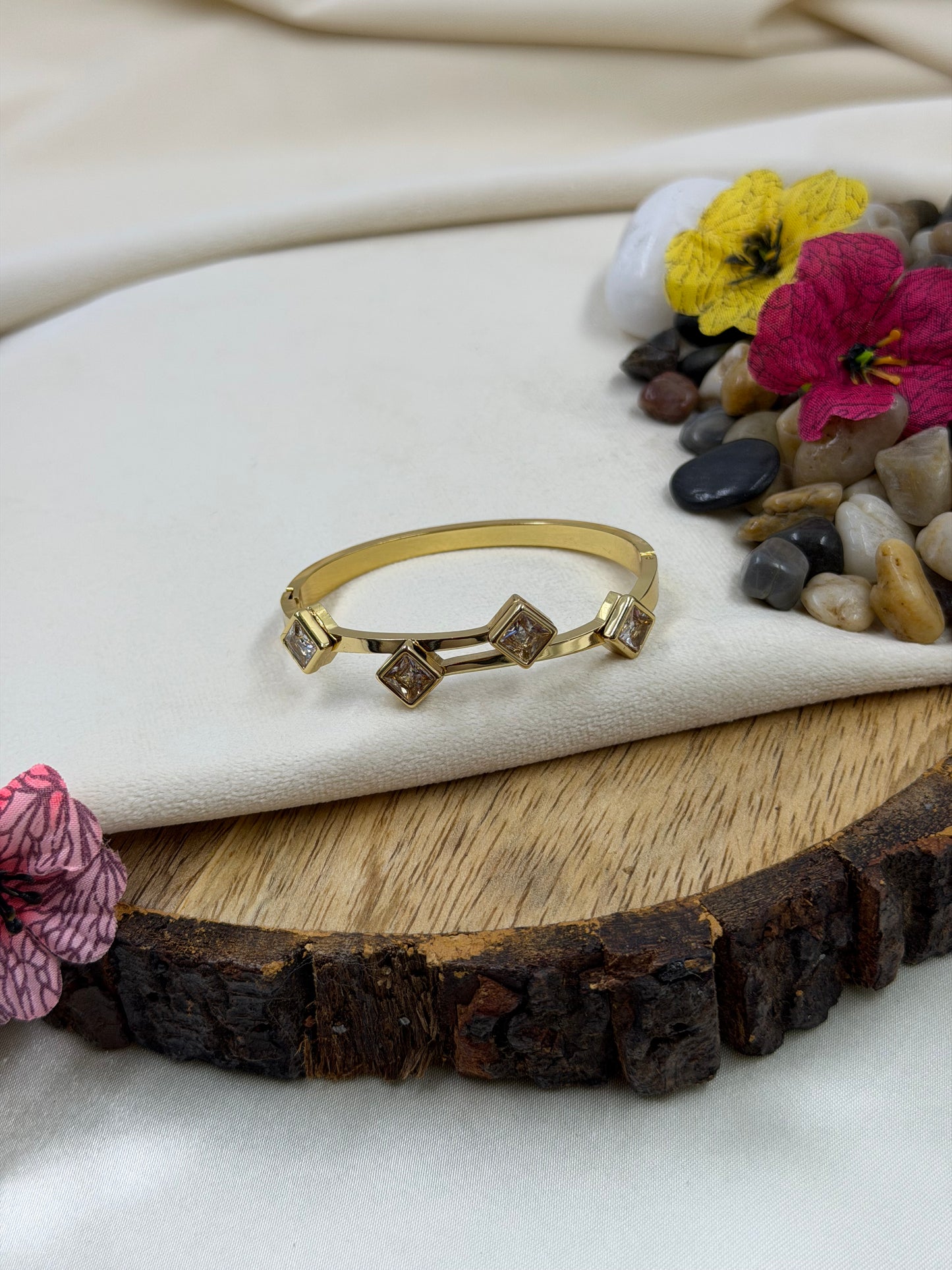 Sonakshi Stainless Steel Bracelet (Openable)