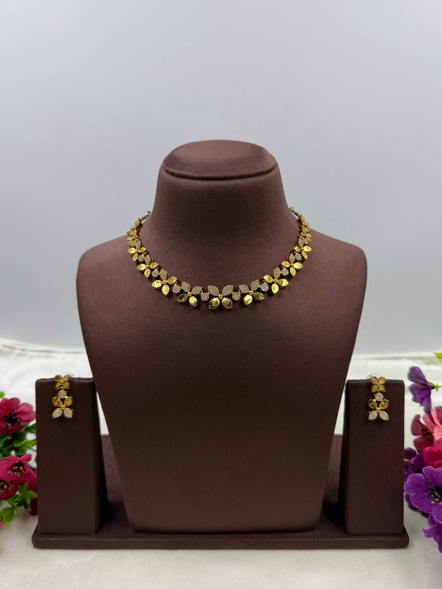Disha Victorian Delicate Necklace