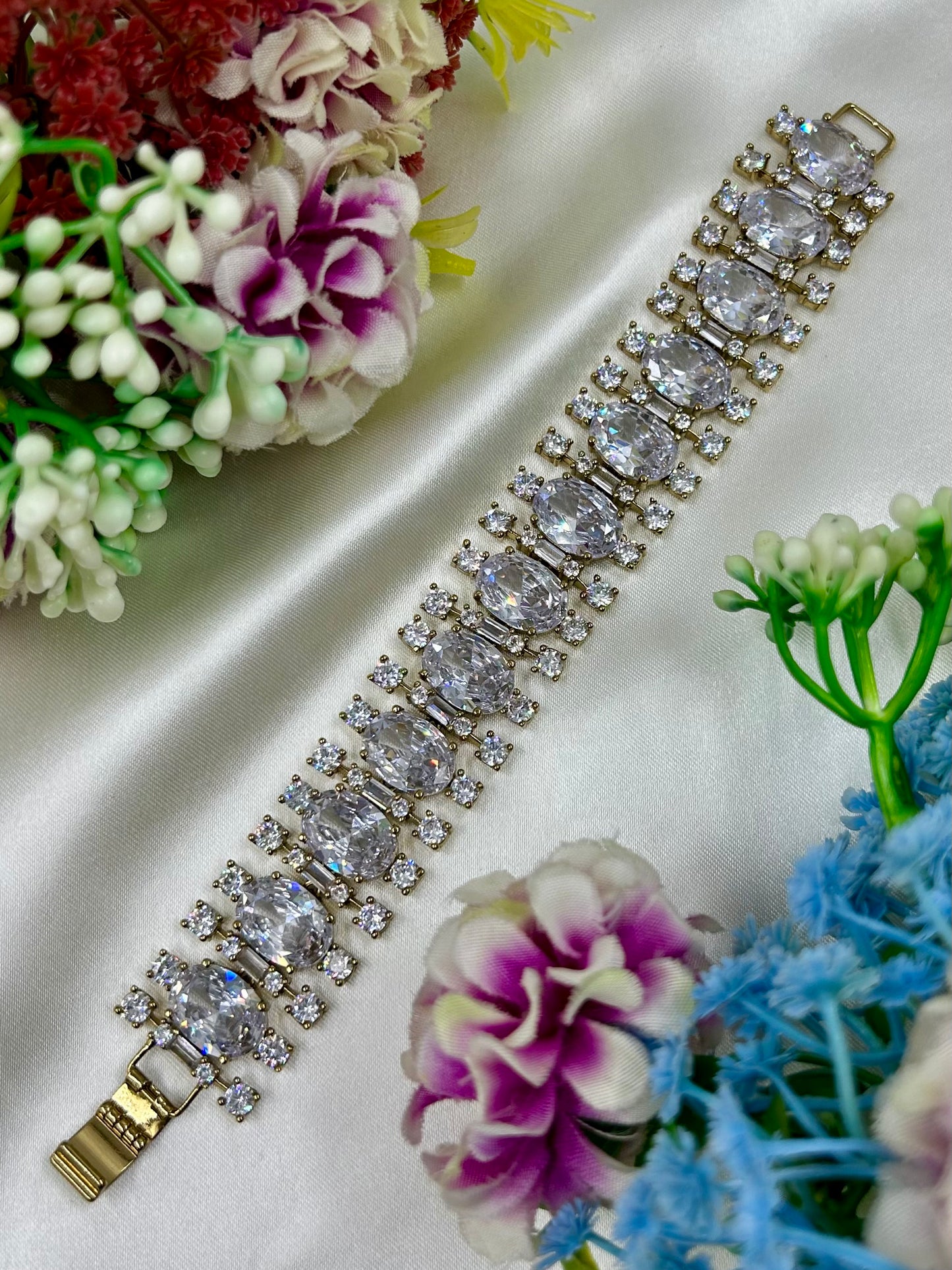 Nidhi Victorian Bracelet (Adjustable)