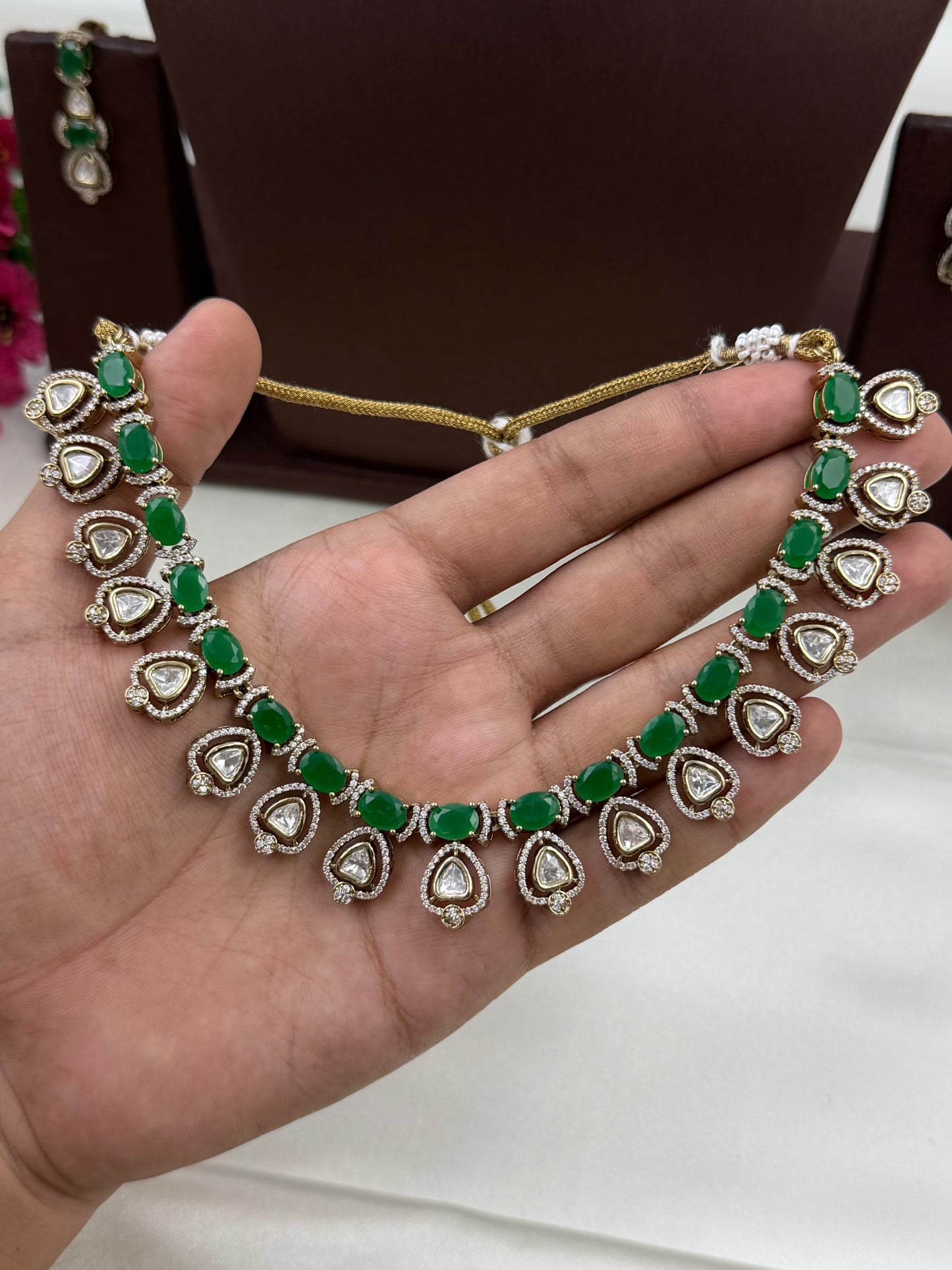 Hema Victorian Delicate Necklace Set