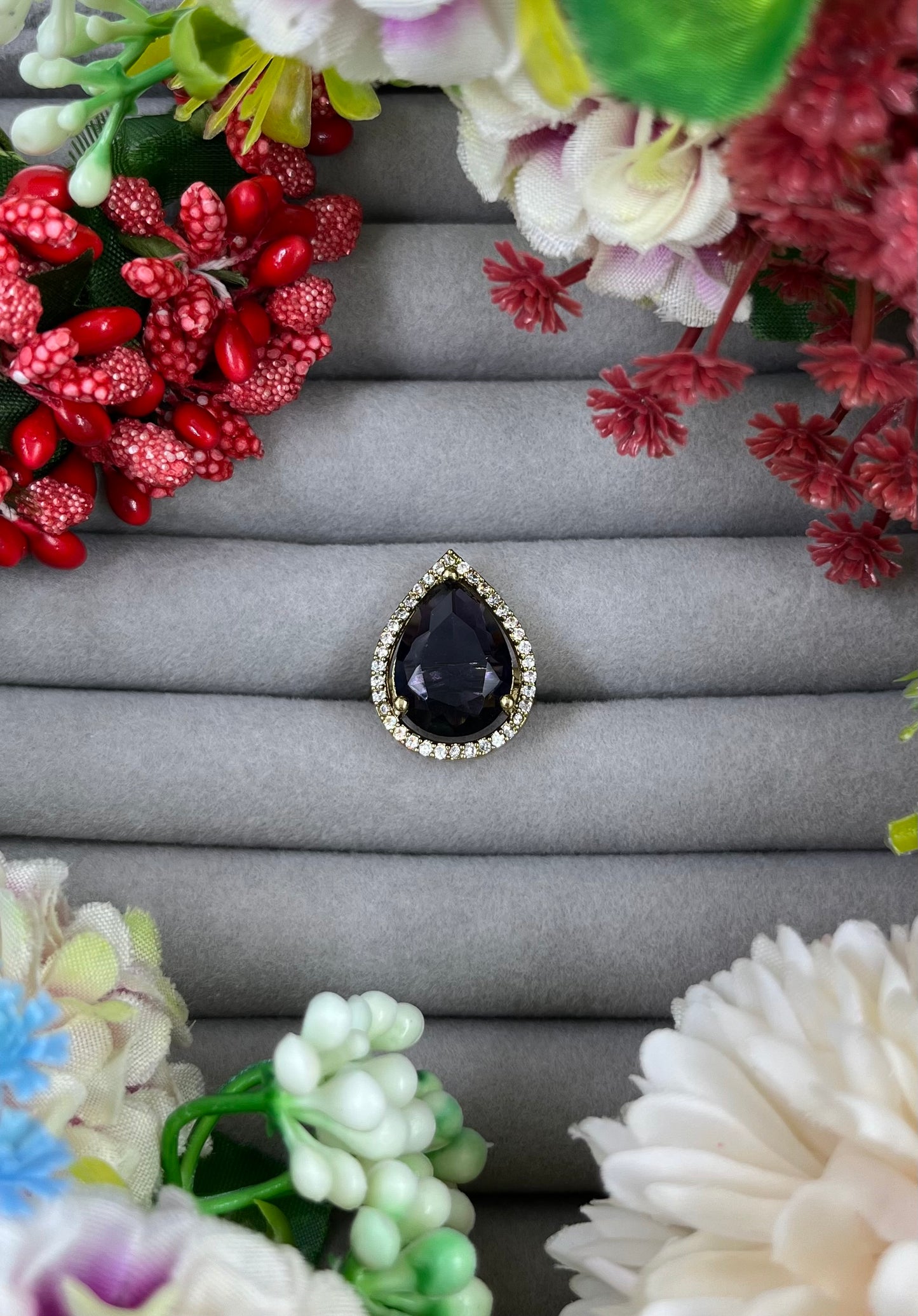 Veda Victorian Ad Ring