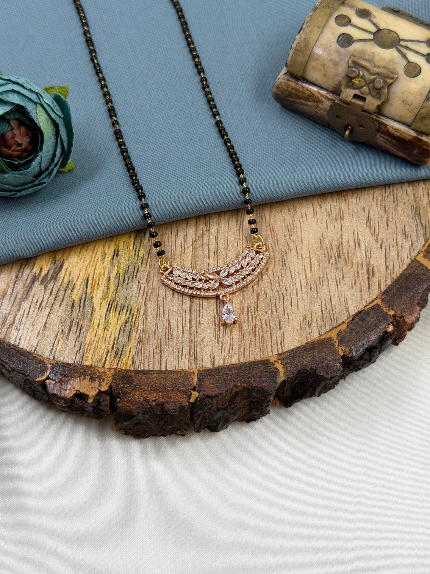 Curved Pendant Rose Gold Mangalsutra