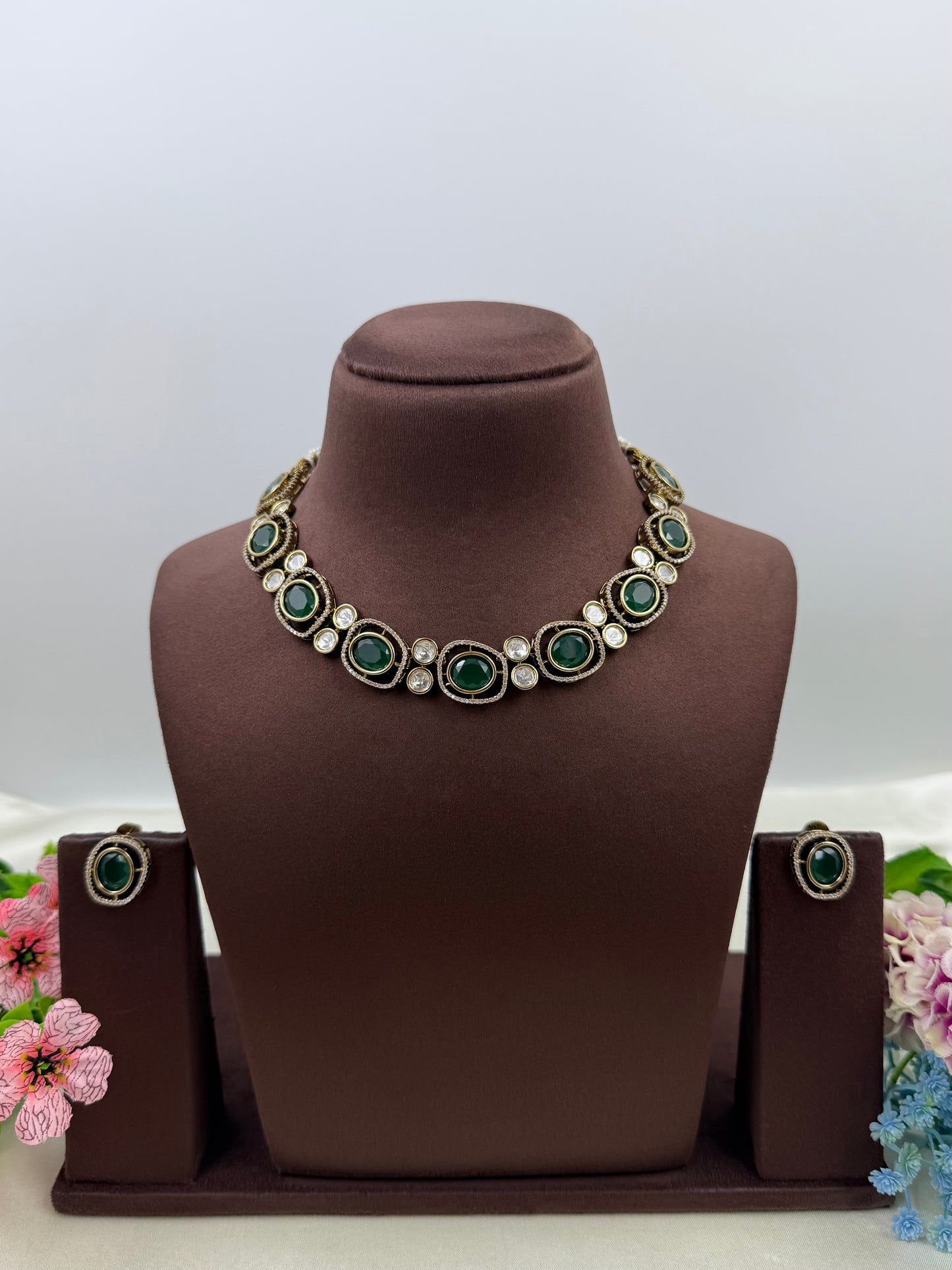 Nyra Premium Victorian Necklace Set