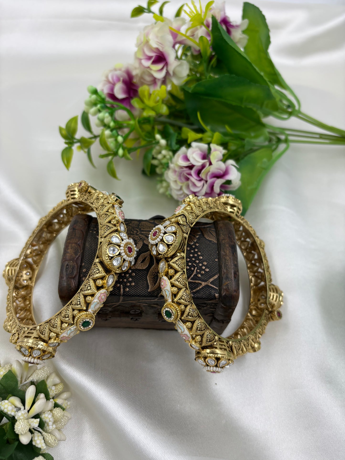HERITAGE ANTIQUE GOLD PREMIUM CHORASKI STONES BANGLES