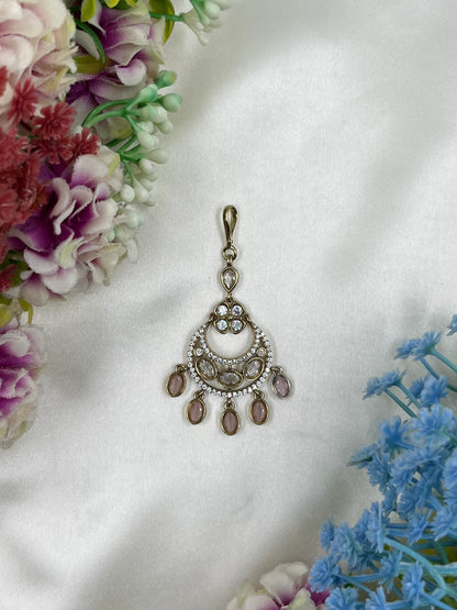 Neha Victorian Mang Tika