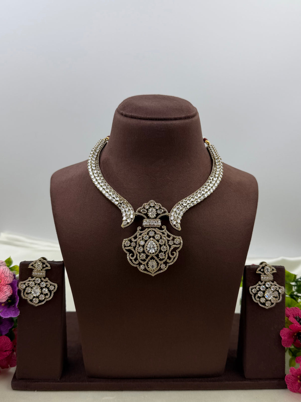 Neerja Victorian Necklace Set