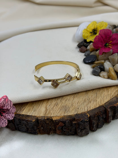 Sonakshi Stainless Steel Bracelet (Openable)