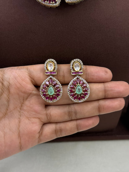 Ishani Victorian Delicate Necklace Set