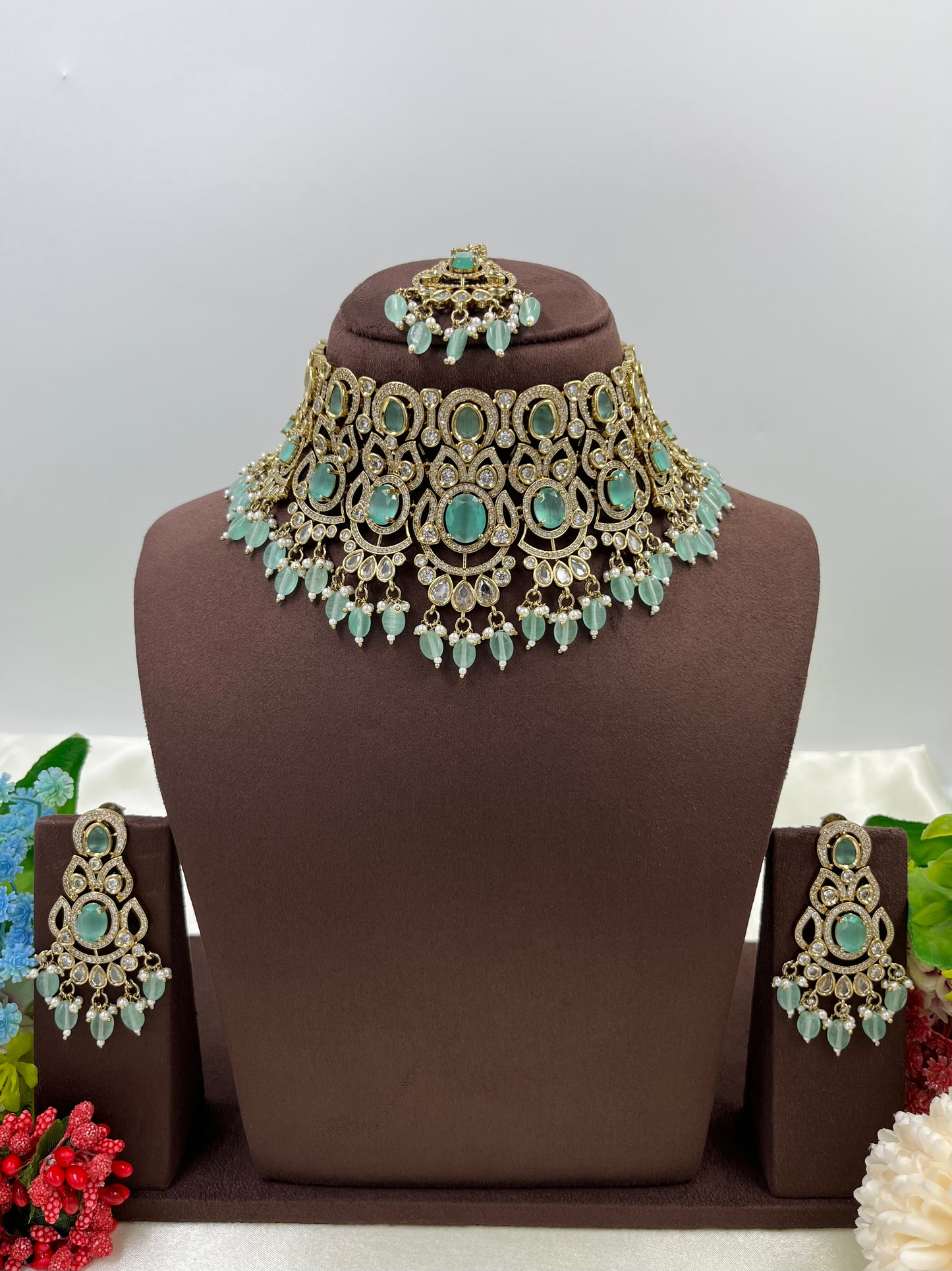 Suniti Premium Victorian Choker Necklace