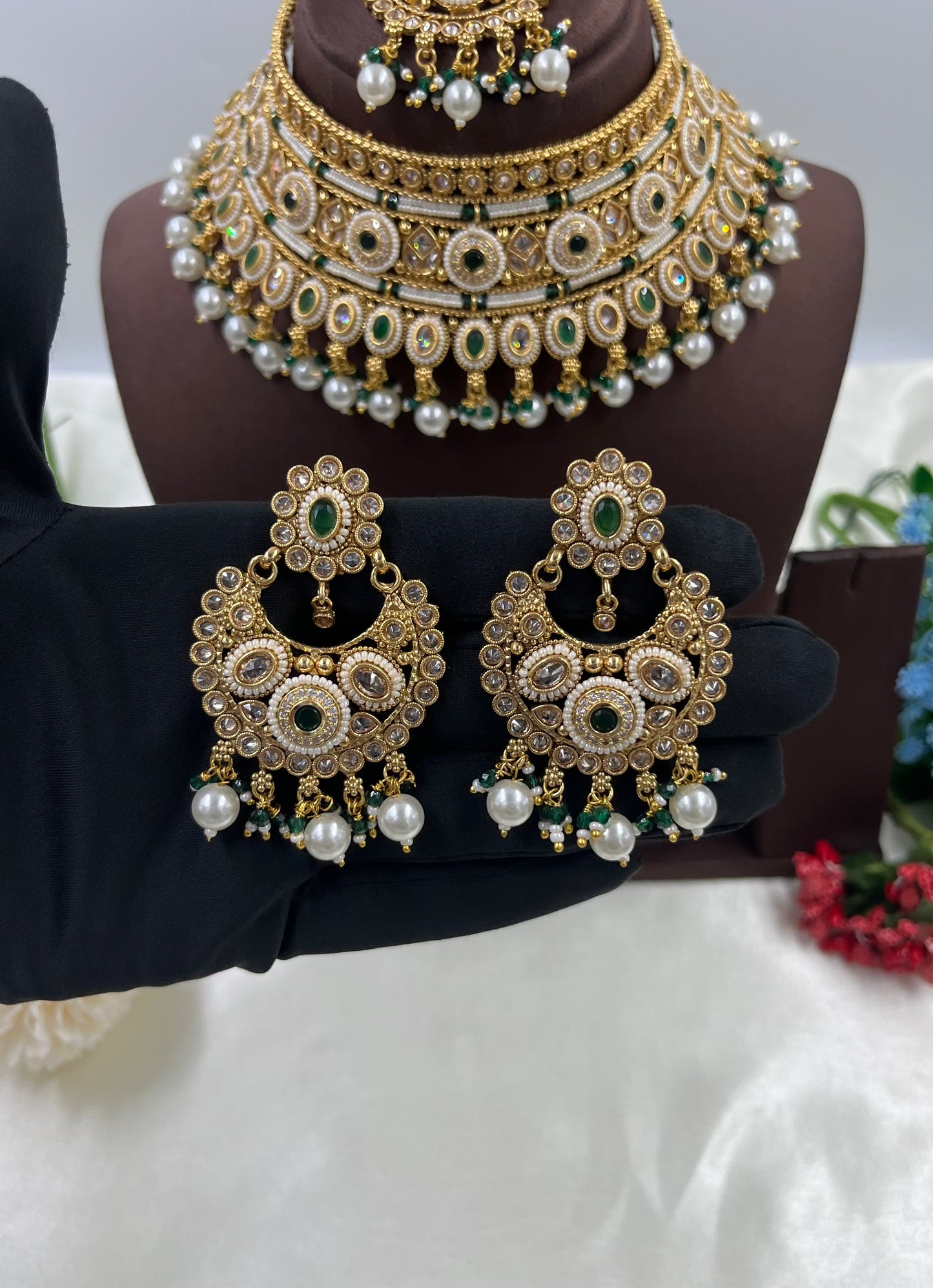 Sia Traditional Choker