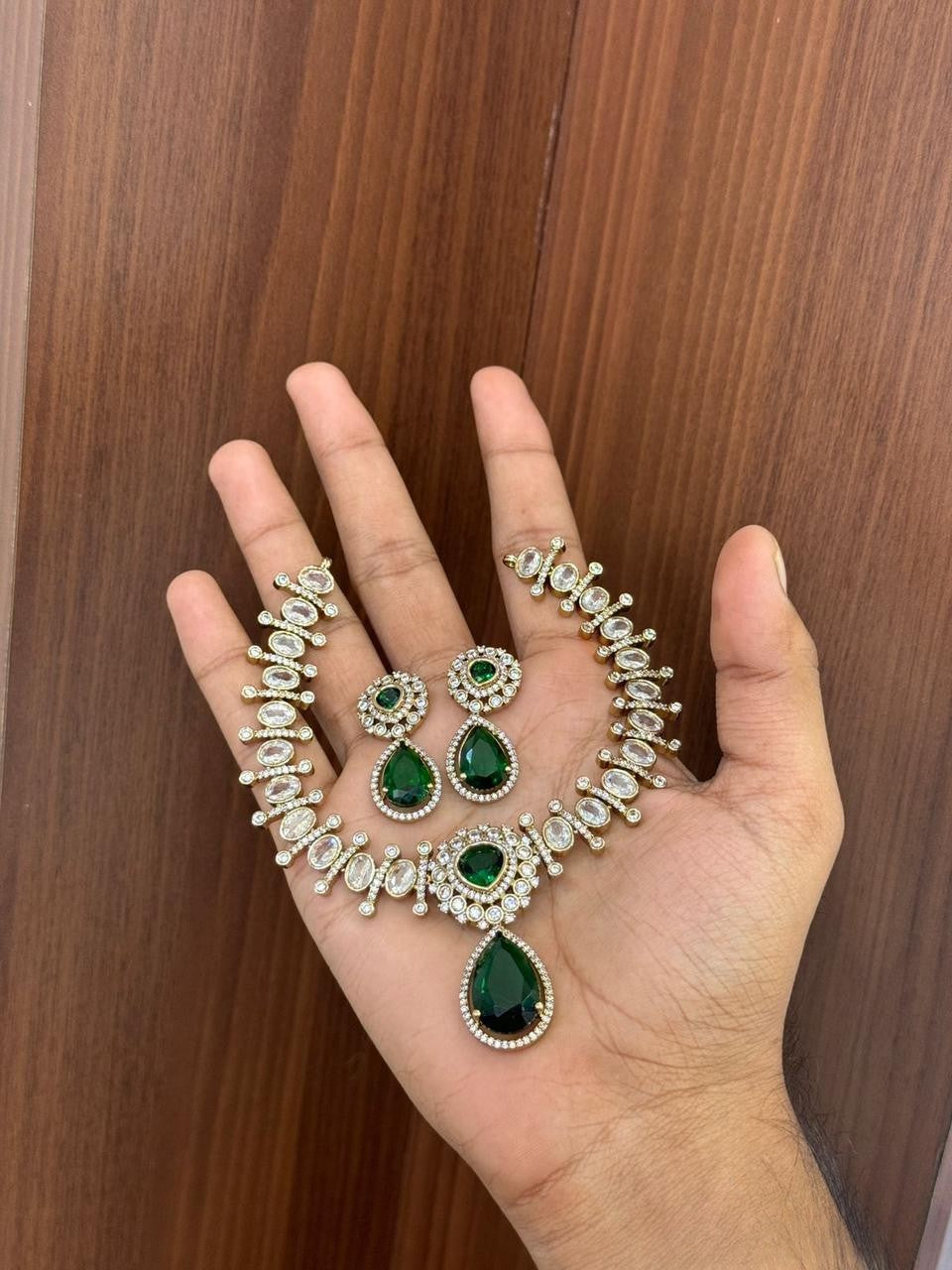 Viva Drop Victorian Necklace set