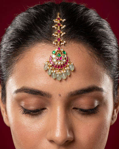 Shruti Pachi Kundan Mang Tika