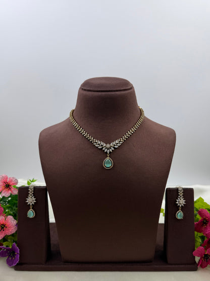 Stella Victorian Delicate Necklace Set