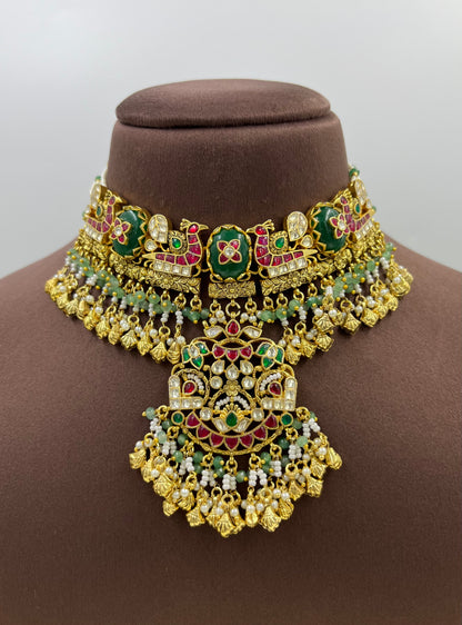 Anvi Pachi Kundan Choker