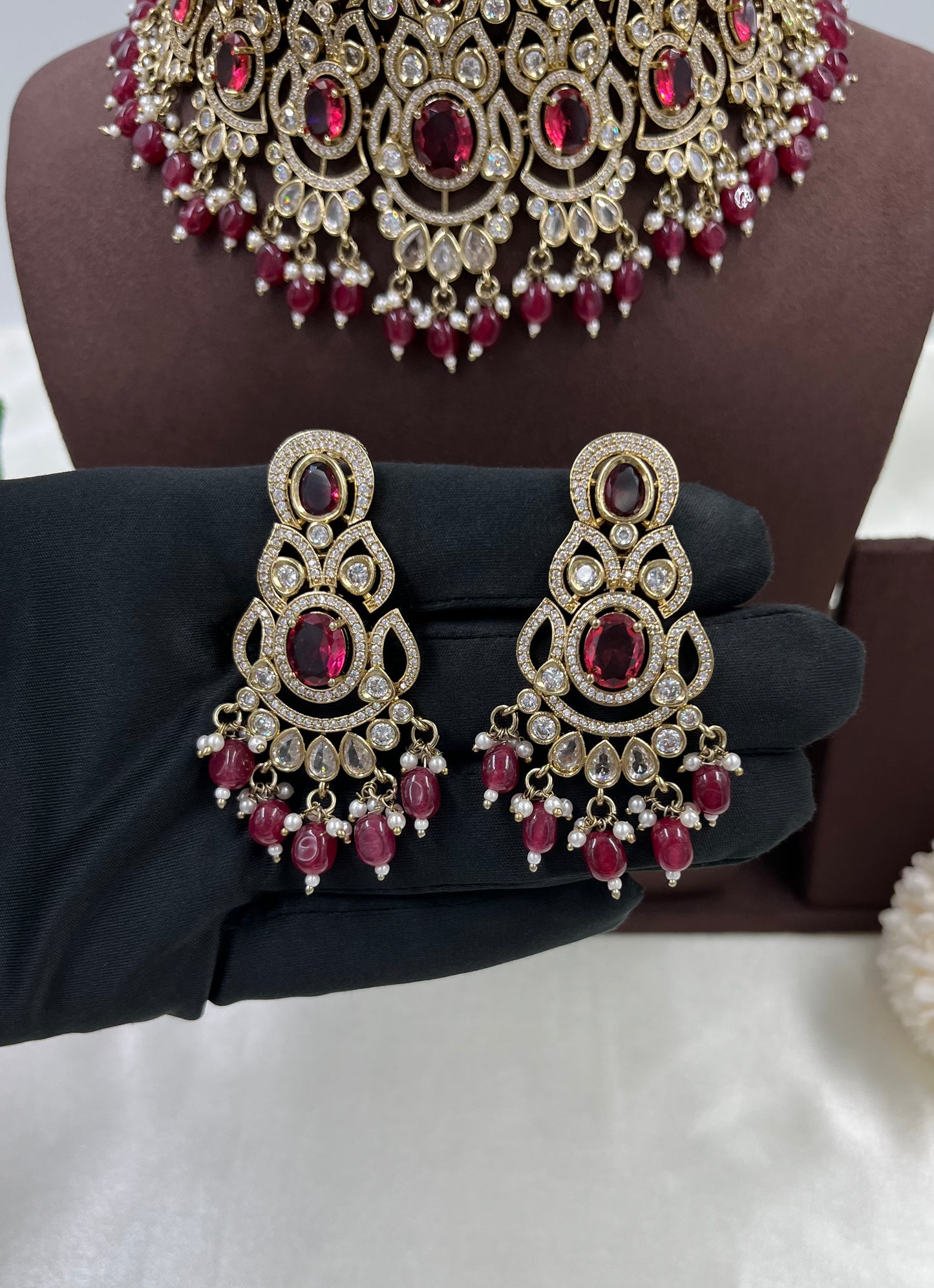 Suniti Premium Victorian Choker Necklace