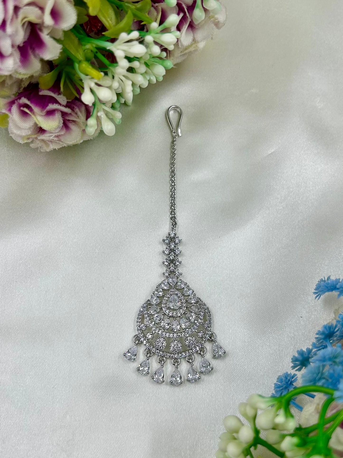 Disha American Diamond Mang Tika