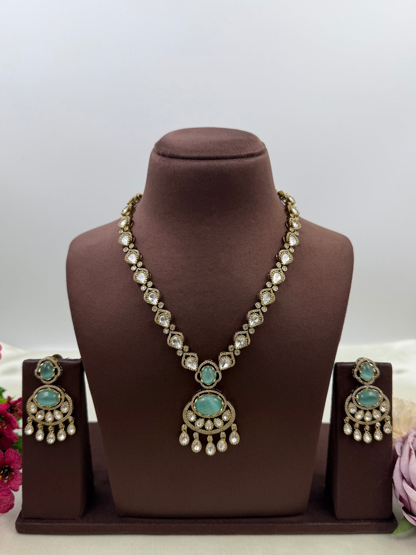 Samyukta Premium Victorian Necklace Set
