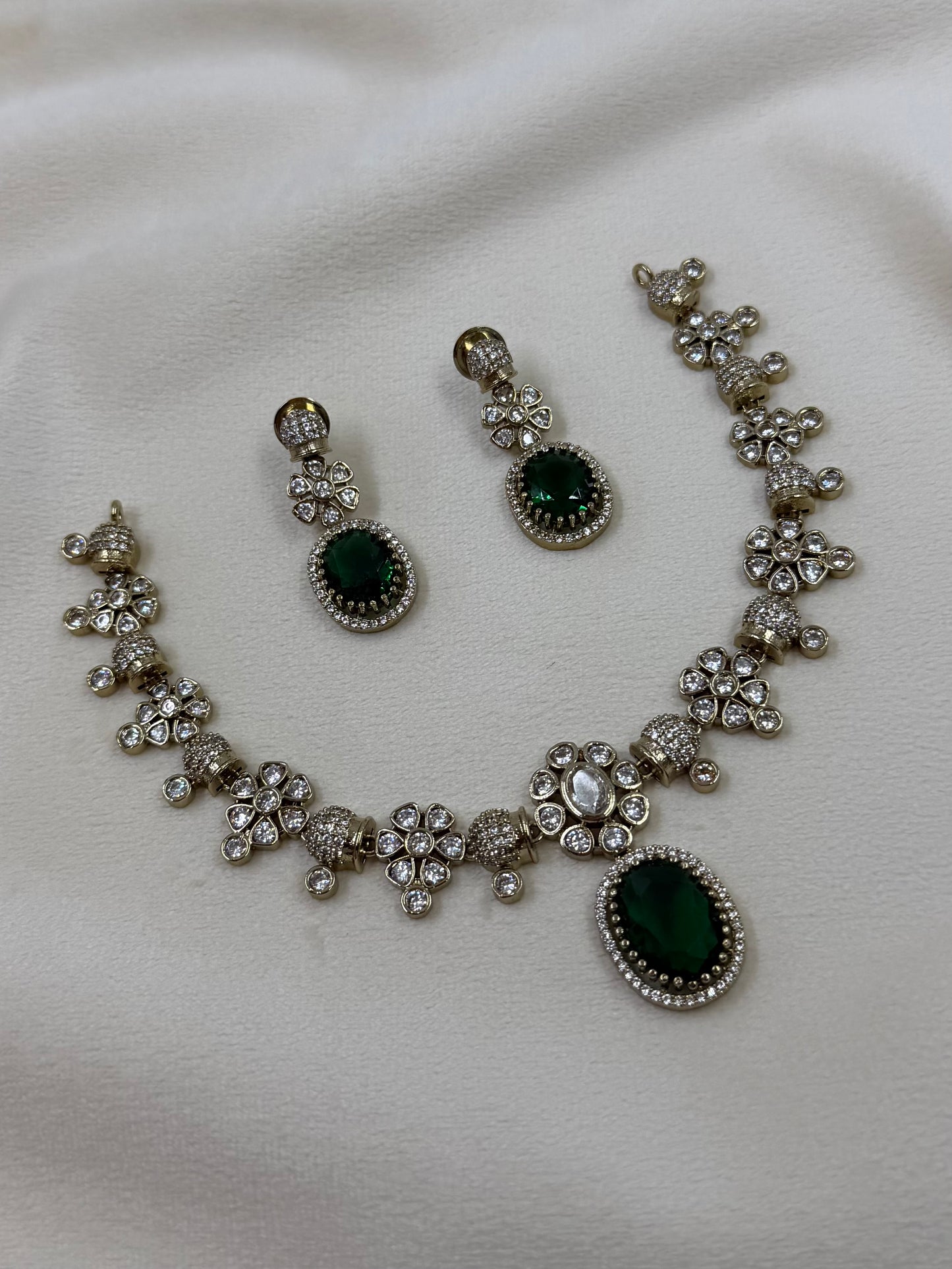 Anne Victorian Delicate Necklace￼