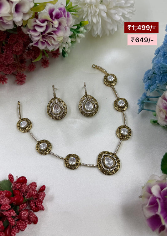 Aarti Victorian Delicate Necklace