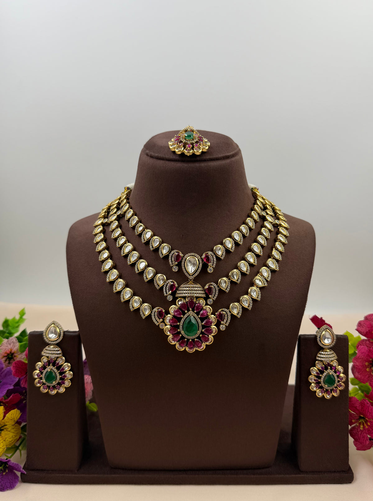 Triveni Premium Victorian Necklace Set