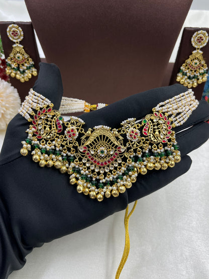Shivangi Pachi Kundan Necklace