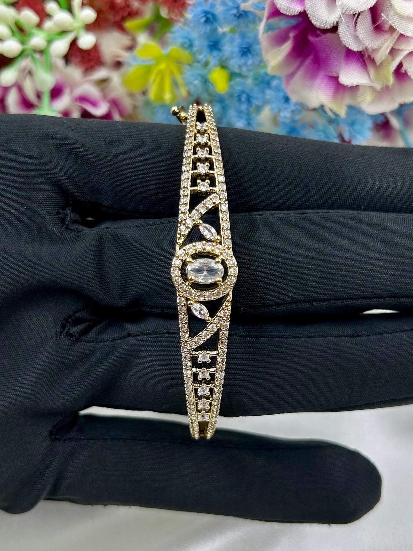 Vinita Victorian Bracelet (Openable)