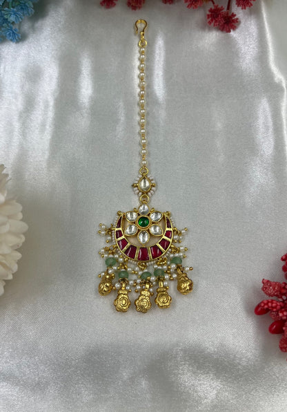 Rutuja Pachi Kundan Tika
