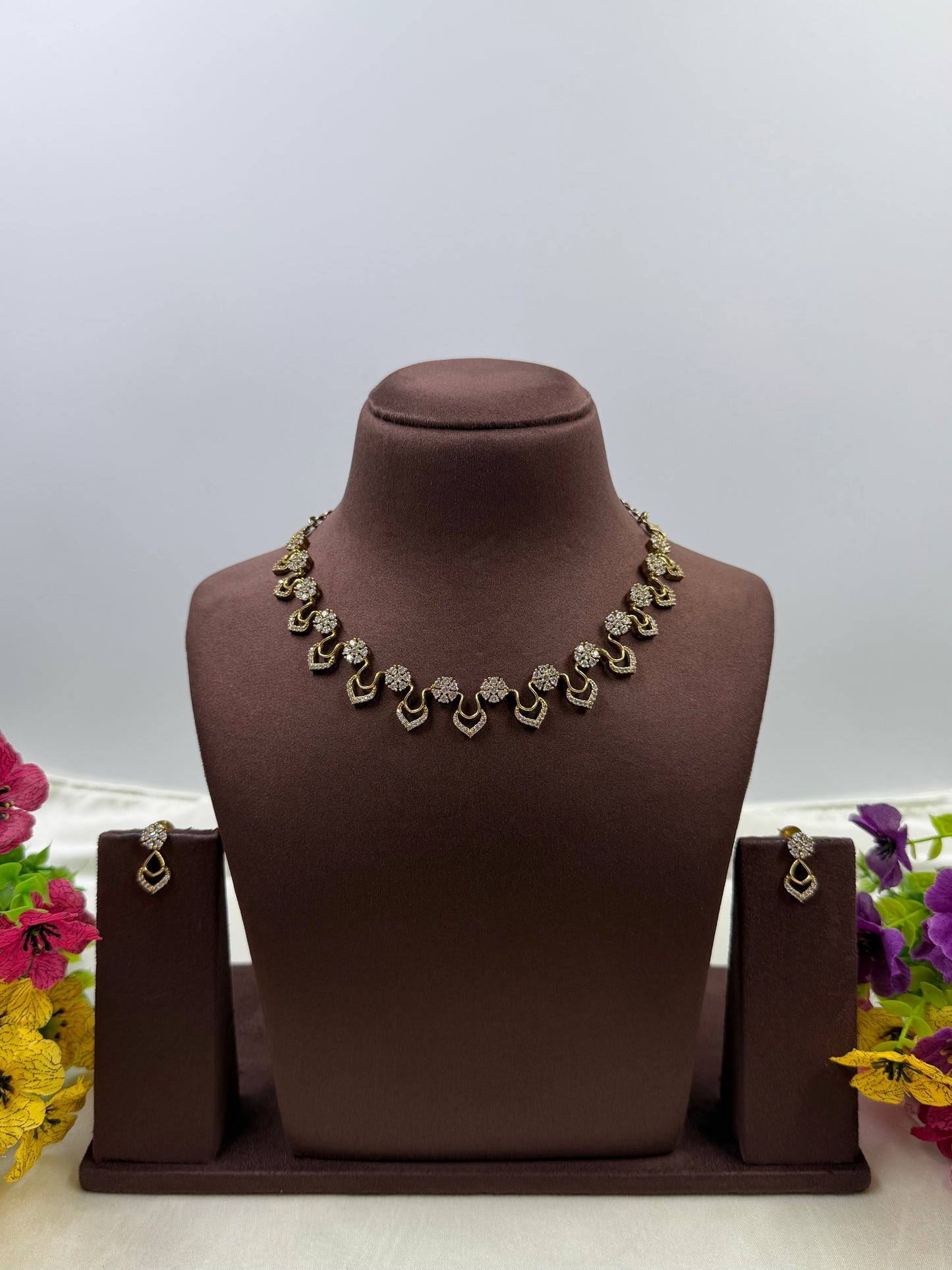 Hina Victorian Delicate Necklace