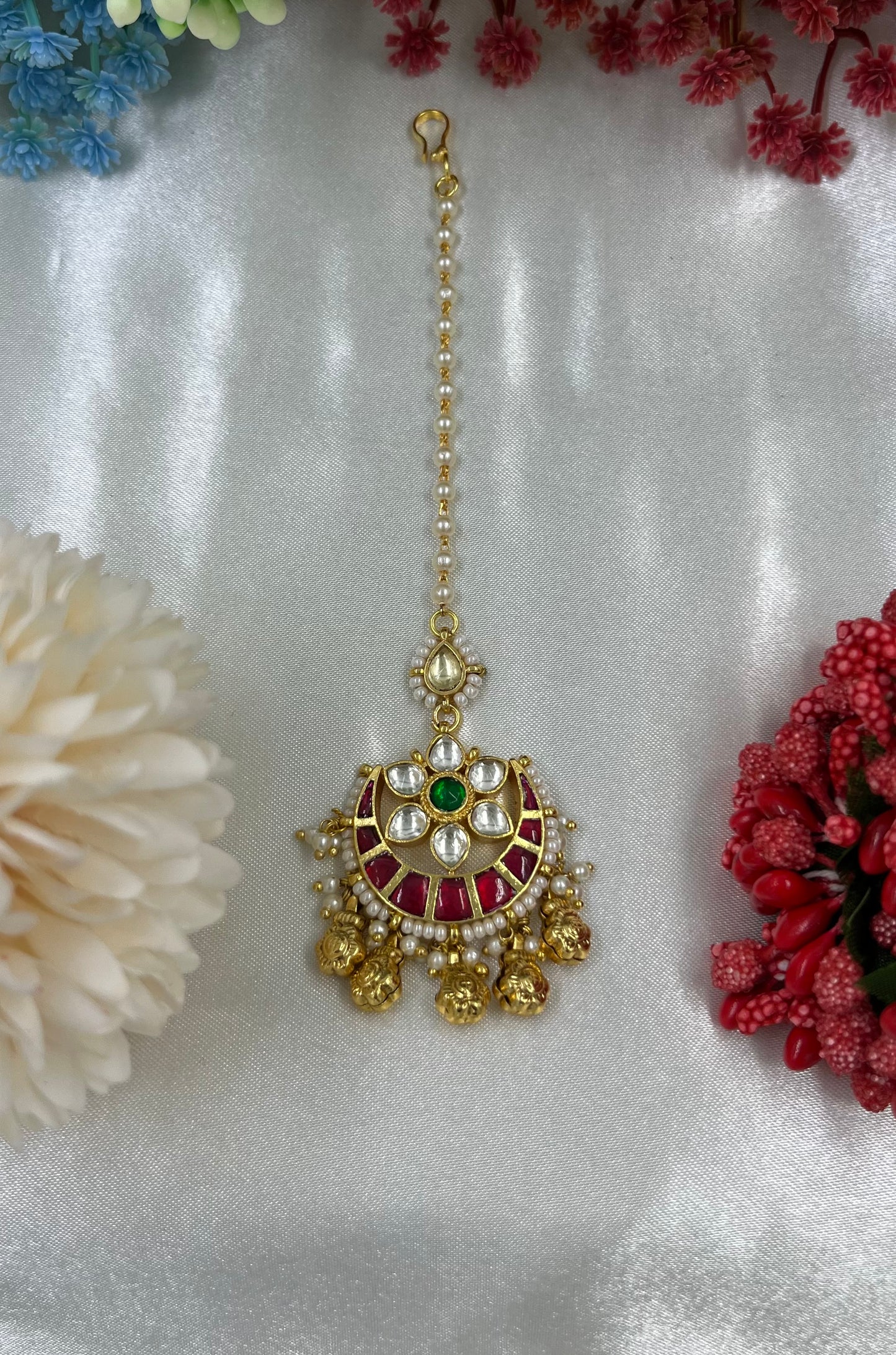 Rutuja Pachi Kundan Tika