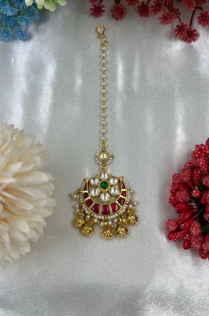 Rutuja Pachi Kundan Tika