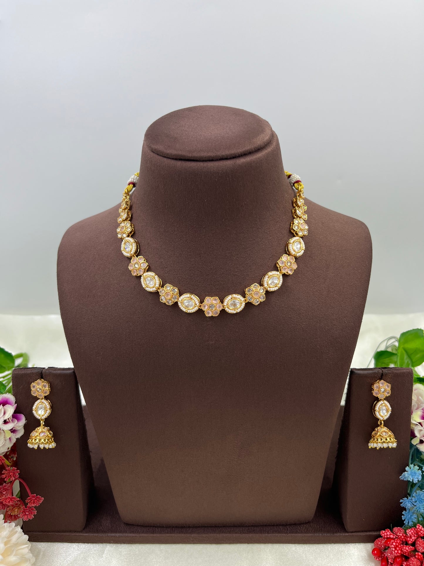 Rera Delicate Kundan Necklace