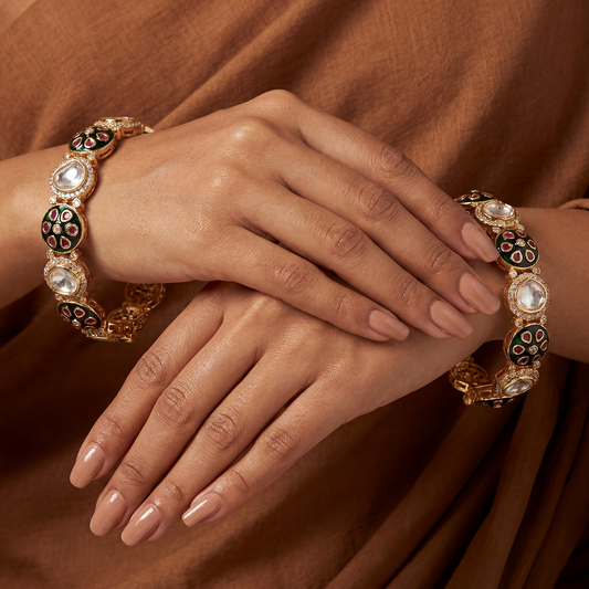 VIVA MINAKARI  MOISSANITE KUNDAN PREMIUM BANGLES SET.