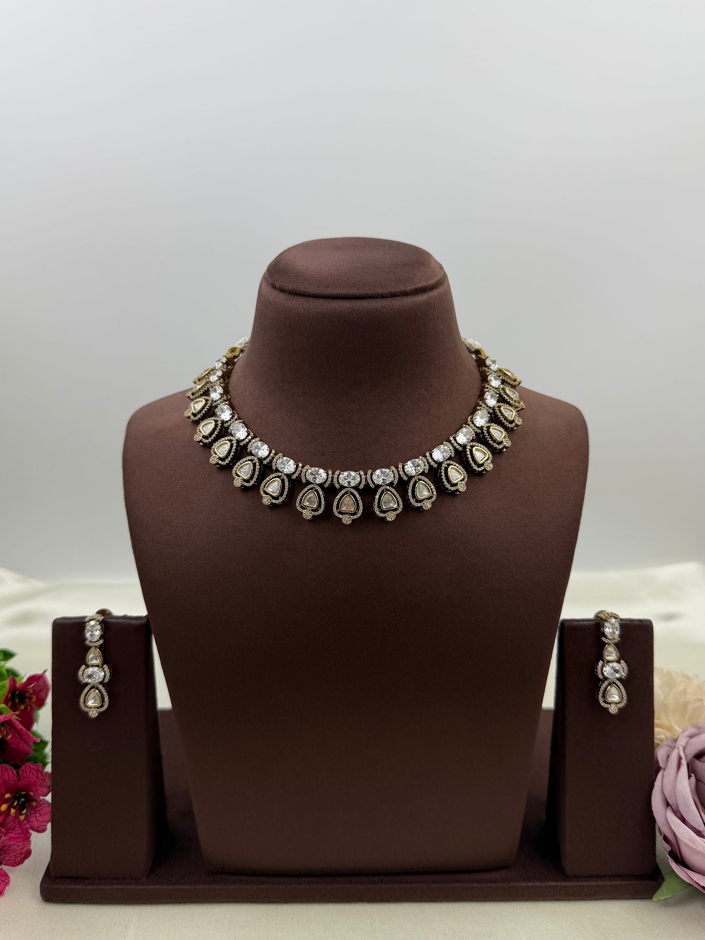 Hema Victorian Delicate Necklace Set