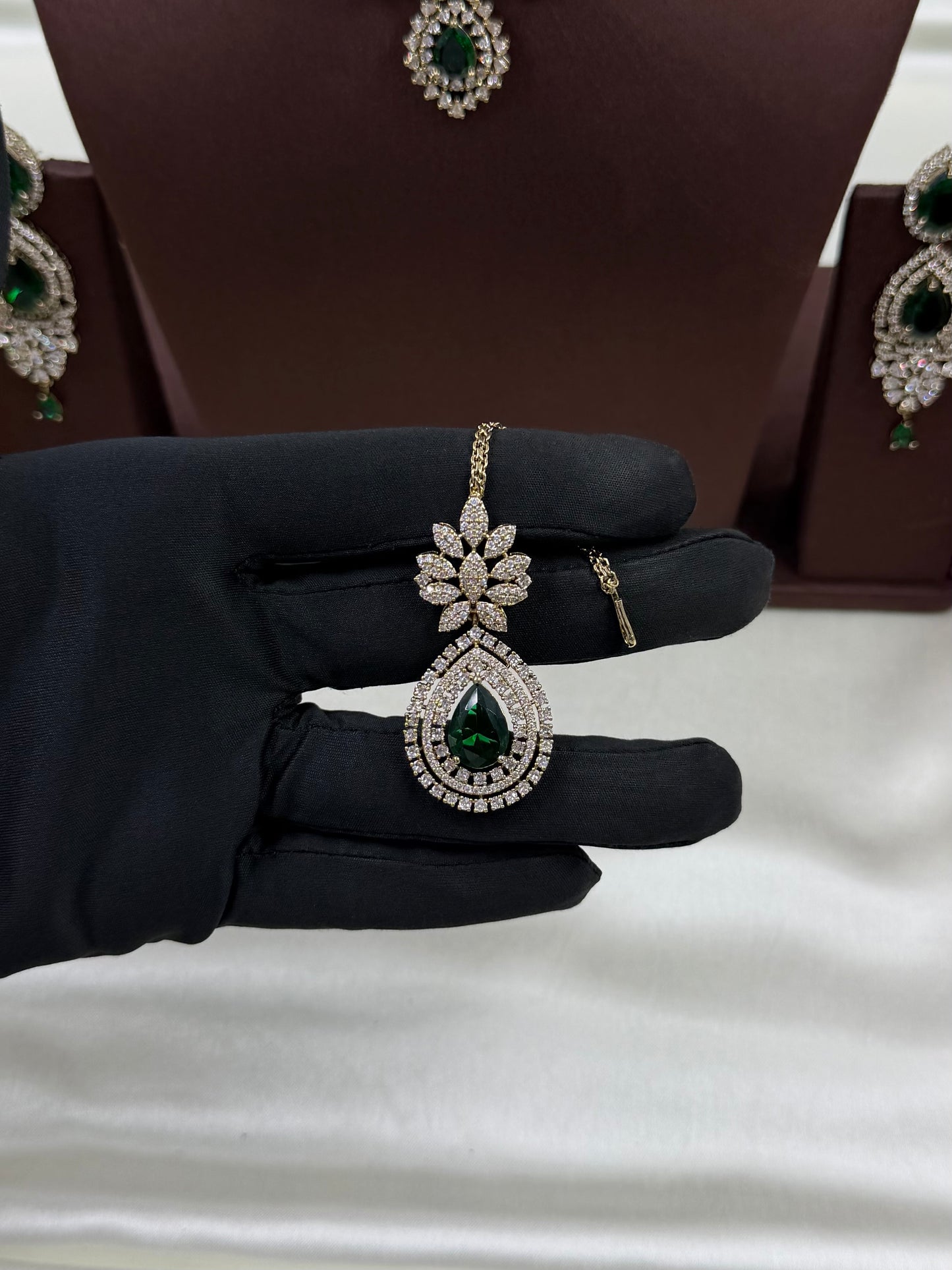 Swara Ad Victorian Choker Necklace Set