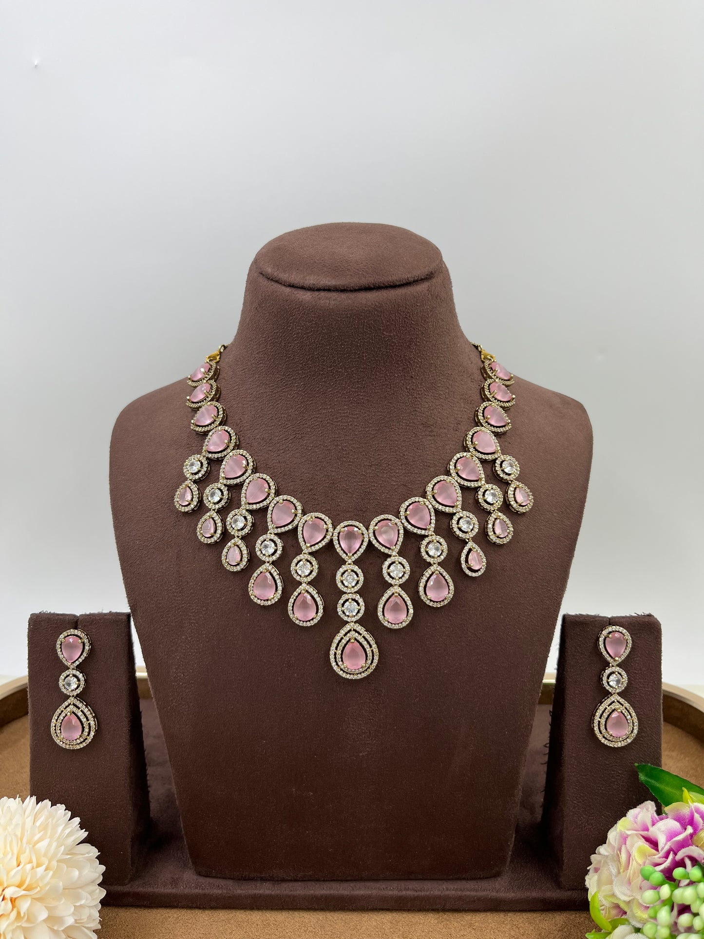 Roma Teardrop Victorian Necklace Set