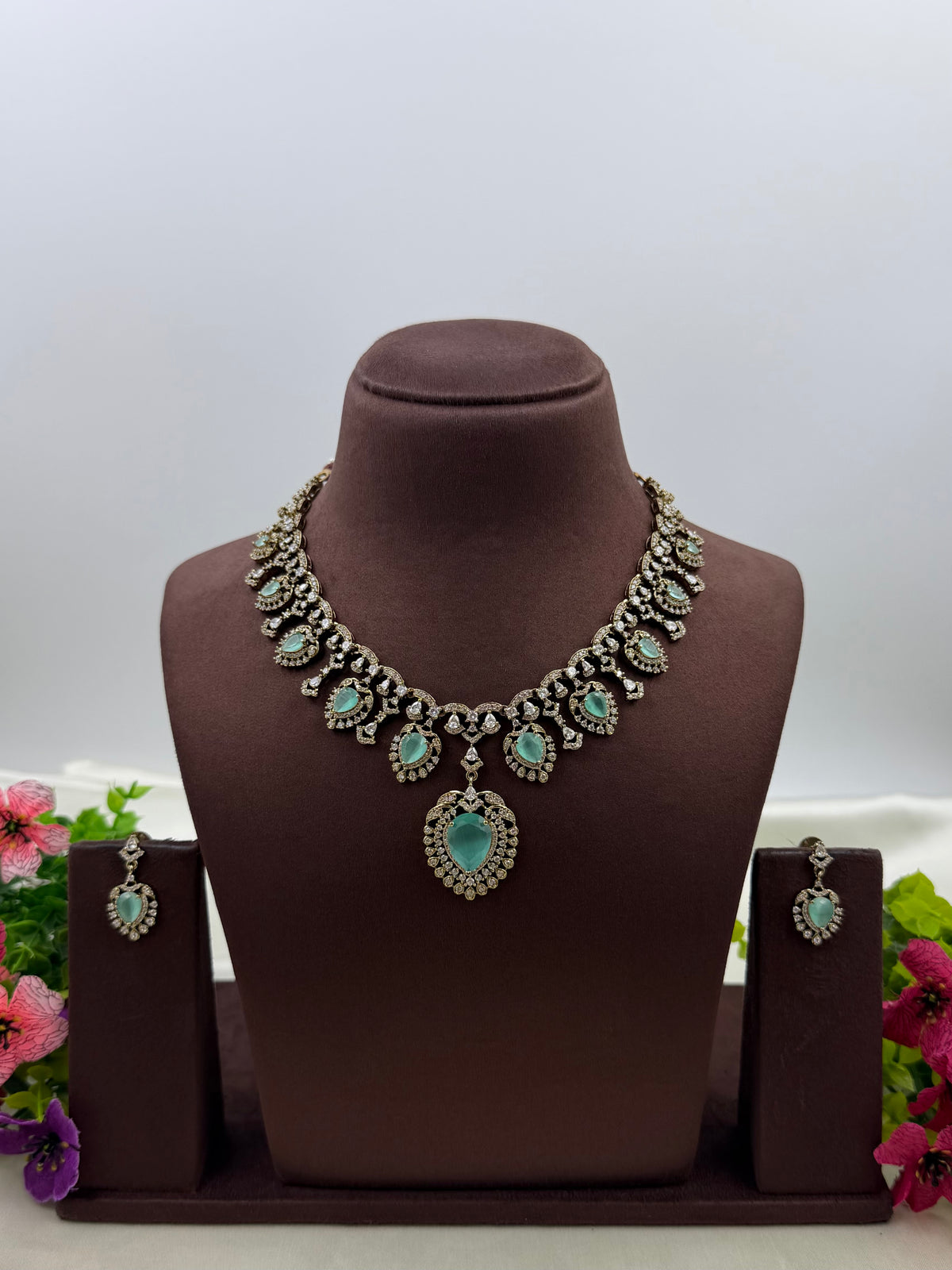 Vidisha Victorian Necklace Set