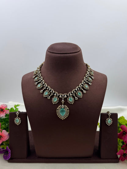 Vidisha Victorian Necklace Set