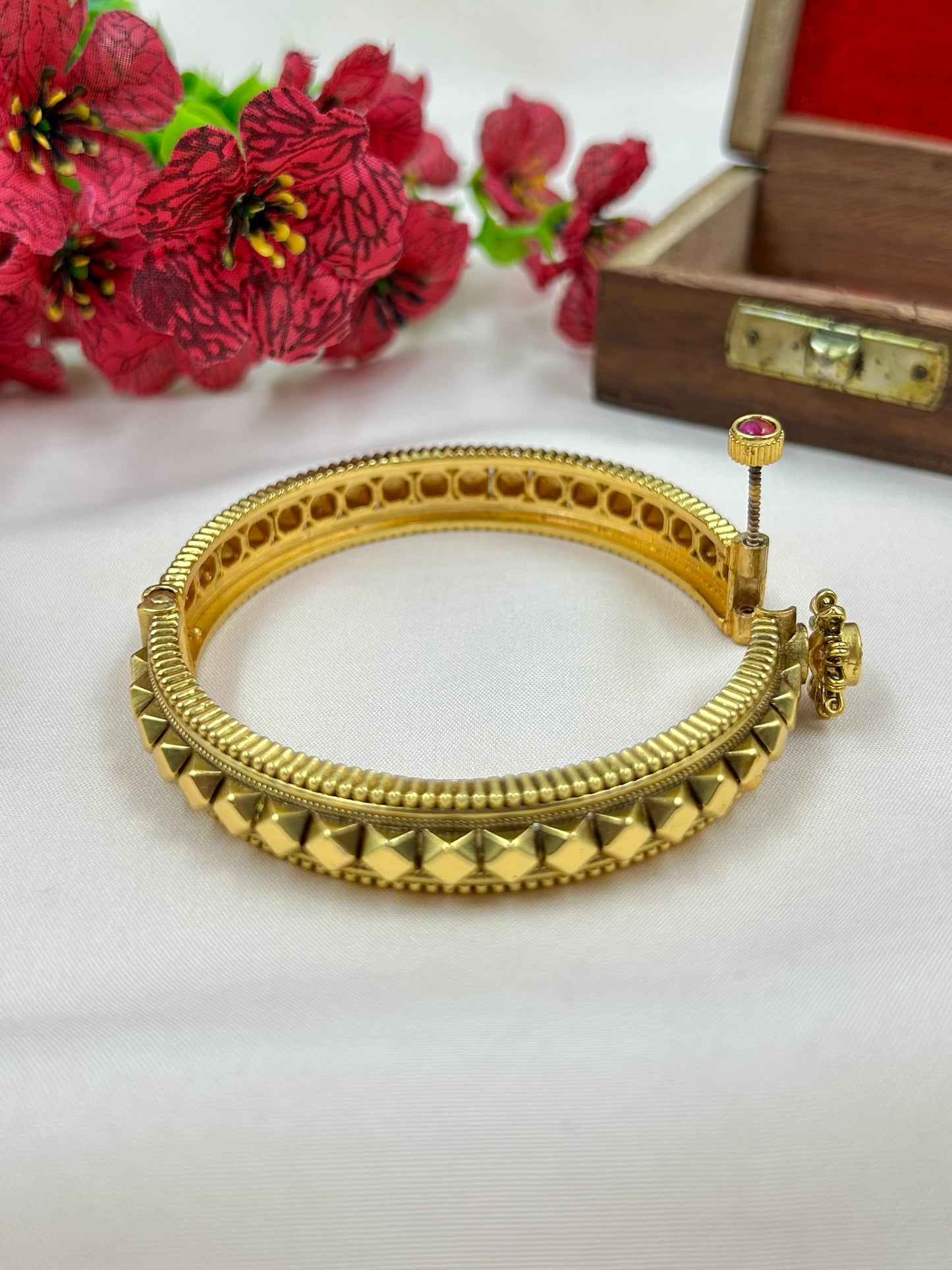 Isha Chorski Bangles (Openable)