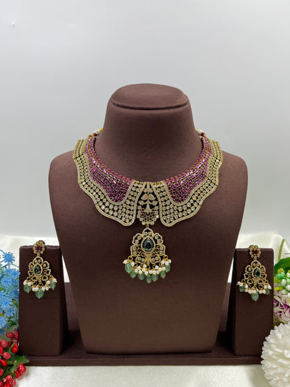 Isha Victorian Classic Glow Necklace